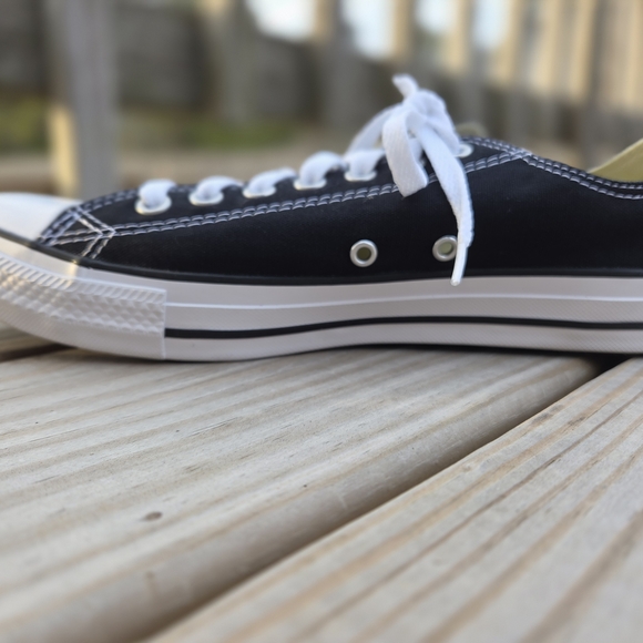 Men's Lowtop Converse Black and White Size 8.5 - Picture 3 of 13